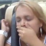 Elle se vomit dessus pendant une attraction (VIDEO)