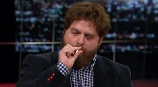 L’acteur américain Zach Galifianakis fume un joint en direct à la TV (VIDEO)