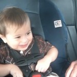 Un bébé qui aime la musique de Bob Marley (VIDEO)