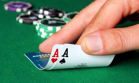 Un joueur de poker disqualifié pour tricherie (VIDEO)