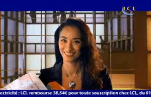 Rachida Brakni, la femme d’Eric Cantona dans une publicité pour le LCL (VIDEO)