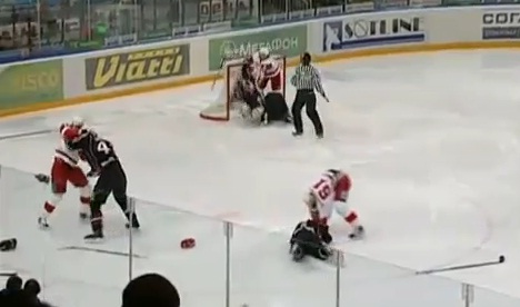Hockey sur glace : bagarre générale au bout de 6 secondes de jeu (VIDEO)