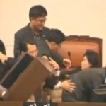 Grosse bousculade au parlement sud-coréen (VIDEO)