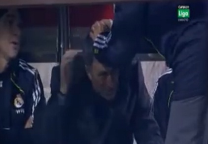 José Mourinho se blesse sur le banc