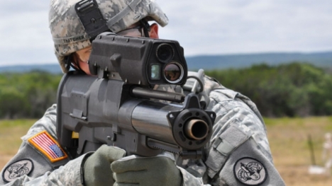 L’armée américaine dévoile sa nouvelle arme «révolutionnaire» : le XM25 (VIDEO)