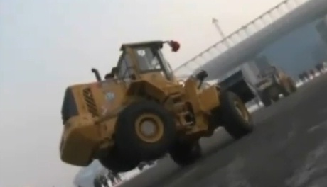 En chine, les bulldozers font du breakdance (VIDEO)