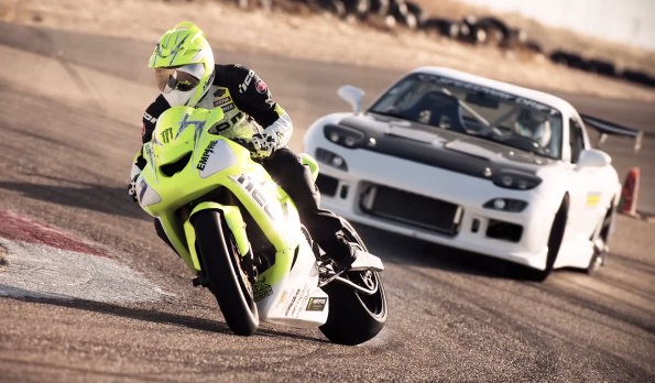 Drift : Kawasaki ZX10 vs. Mazda RX7 (VIDEO)