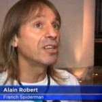 Alain Robert, le Spider-Man français escalade une tour de 137 mètres (VIDEO)