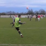 Gardien qui marque sur dégagement (VIDEO)