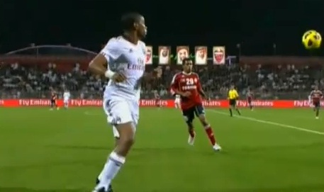 Robinho se blesse à cause d’une caméra (VIDEO)