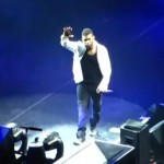 Malade, Usher quitte la scène sous les insultes (VIDEO)