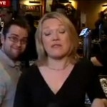 Il tape l&rsquo;incruste en direct à la télé (VIDEO)