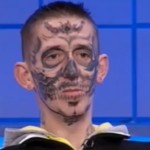 Il s&rsquo;est fait tatouer &laquo;&nbsp;batman&nbsp;&raquo; sur le visage (VIDEO)