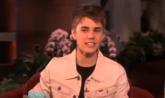 Justin Bieber vend ses cheveux sur eBay…pour la bonne cause (VIDEO)