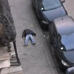 Comment réagissent les gens quand un homme tombe dans la rue ? (VIDEO)