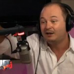 Cauet s&rsquo;énerve et vire 4 strip-teaseuses de son émission (VIDEO)