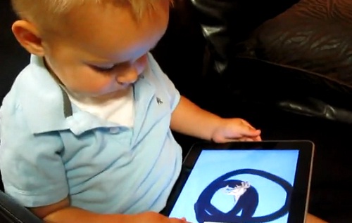 A 2 ans, il maîtrise les fonctionnalités de l’iPad (VIDEO)