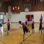 L&rsquo;incroyable panier au buzzer d&rsquo;un enfant de 12 ans (VIDEO)