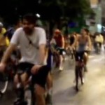 Choc : un automobiliste fonce sur un groupe de cyclistes (VIDEO)