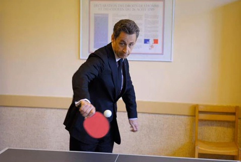 Nicolas Sarkozy joue au ping-pong (VIDEO)