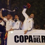 Sergio Ramos fait tomber la Coupe du Roi, le bus roule dessus (VIDEO)