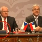Le président tchèque vole un stylo (VIDEO)