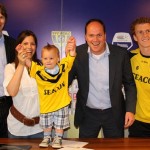 A 18 mois, il signe son premier contrat pro (VIDEO)