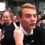 Le gardien de Schalke 04 se fait gifler par un supporteur (VIDEO)