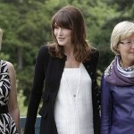 Carla Bruni, les premières photos de son ventre rond (PHOTOS)