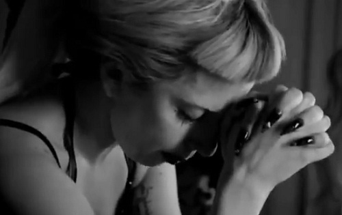 Les larmes de Lady Gaga (VIDEO)
