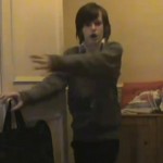 Enfant qui entre en transe en écoutant S&M de Rihanna (VIDEO)