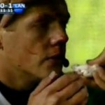 Il casse le nez de l’arbitre en plein match (VIDEO)