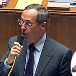 Lapsus : Claude Guéant prononce &laquo;&nbsp;Gode&nbsp;&raquo; au lieu de &laquo;&nbsp;code&nbsp;&raquo; éléctoral (VIDEO)