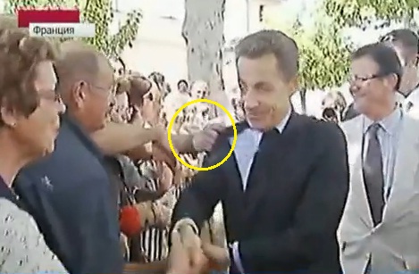 Nicolas Sarkozy « agressé » lors d’un bain de foule (VIDEO)