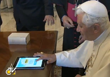 Même le Pape utilise Twitter (VIDEO)