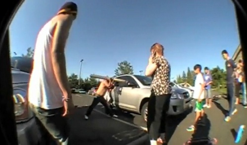 skateurs sauvent bebe