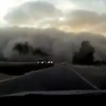 Il fonce dans une tempête de sable (VIDEO)