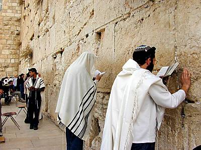 Un Israélien trouve un chèque de 100.000 dollars dans le Mur des Lamentations