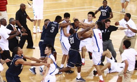Bagarre générale pendant un match de basket entre Chinois et Américains (VIDEO)