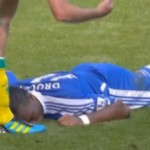 Drogba KO, évacué sur civière (VIDEO)