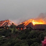 La villa de Richard Branson part en fumée (VIDEO)