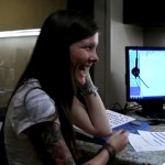 Sourde de naissance, elle entend sa voix pour la première fois (VIDEO)