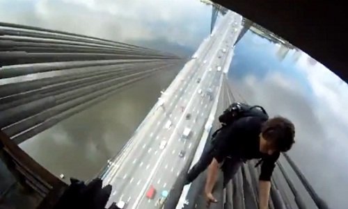 Teen Climbs Moscow Bridge In Kiev