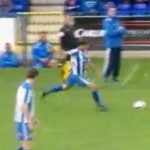 Il marque un coup franc du milieu de terrain en pleine lucarne (VIDEO)