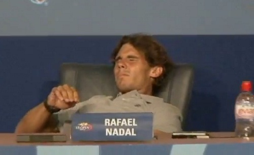 Rafael Nadal fait un malaise en pleine conférence de presse (VIDEO)