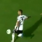 Quaresma rate son coup du foulard et se mange un carton rouge (VIDEO)
