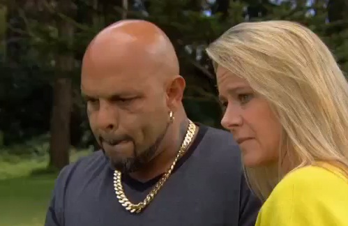 Homme qui a peur des chiots (VIDEO)