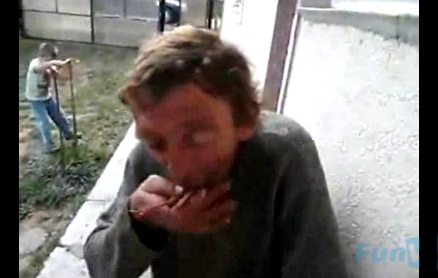 il mange une grenouille