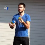 Il résout un Rubik’s Cube en jonglant (VIDEO)