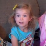 Lily, 6 ans ouvre son cadeau d&rsquo;anniversaire ! (VIDEO)